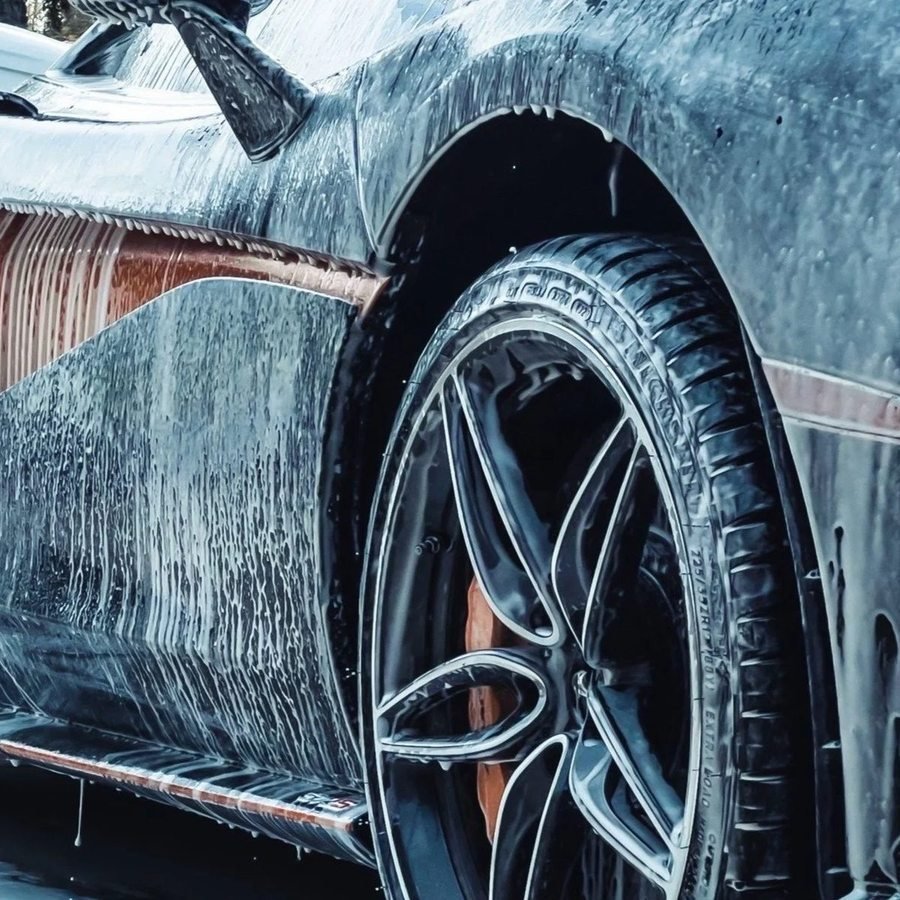 Alloy wheel prepared for a high temperature ceramic wheel coating